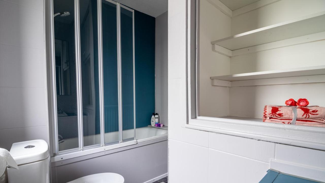 Bridge 3 Bedroom House With Reception Room, Office And Private Garden Londres