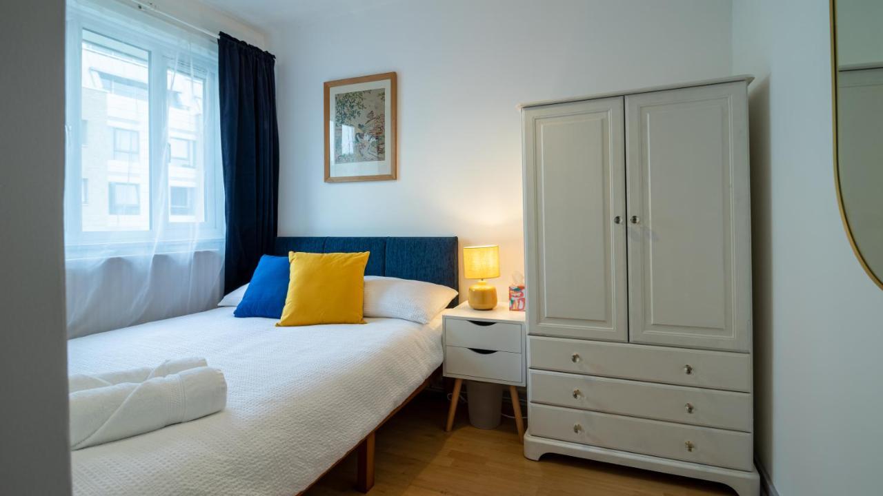 Casa de Férias Bridge 3 Bedroom House With Reception Room, Office And Private Garden *