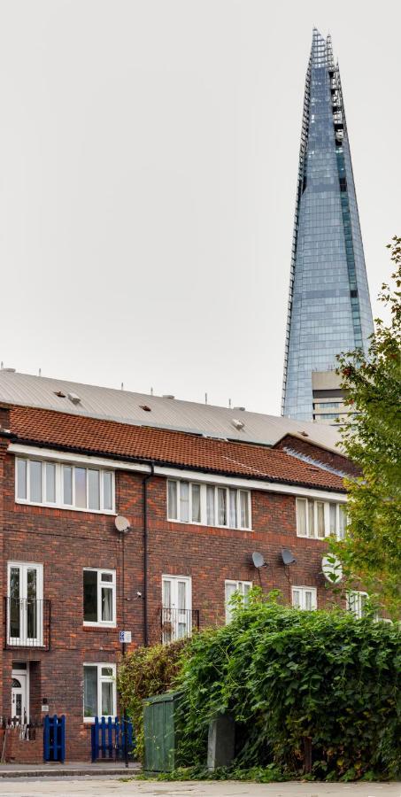 Bridge 3 Bedroom House With Reception Room, Office And Private Garden Londres